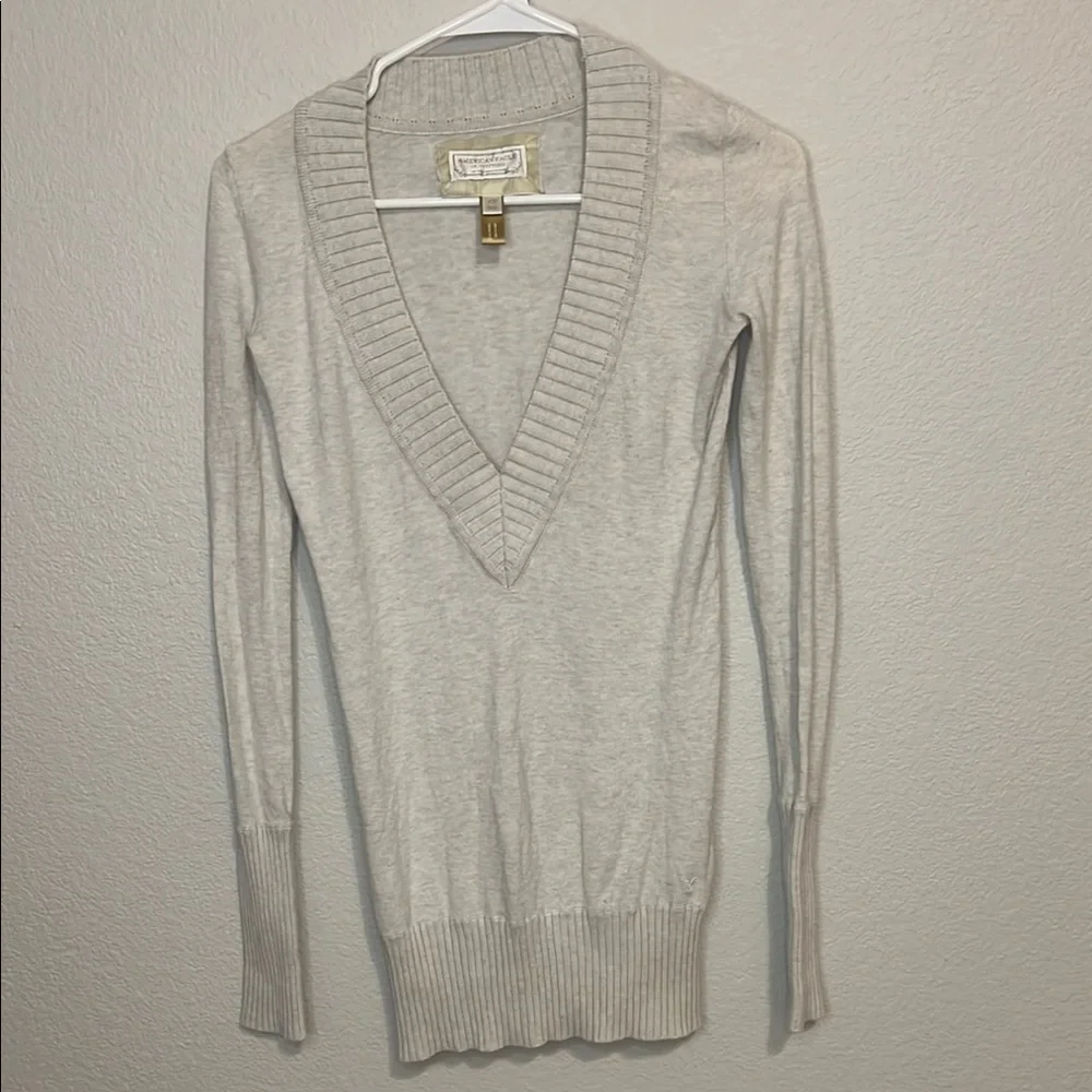 American Eagle Cream V-Neck Sweater - Picture 1 of 3